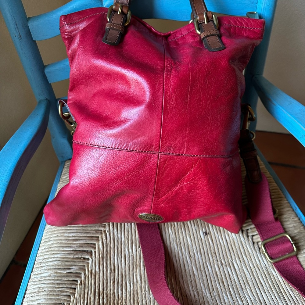 Huge red fossil crossbody bag in excellent condition! - Picture 4 of 14
